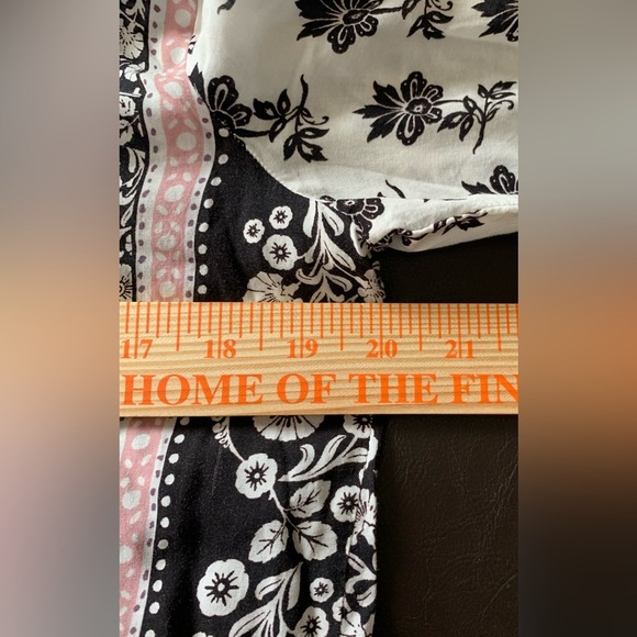 LOFT Women's Tunic, 5-Button Front, Black & White Floral w/Pink Border; Size S - Picture 7 of 8